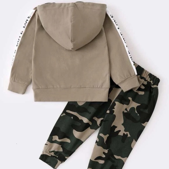 BABY BOY GRAPHIC LOVE HOODIE AND CAMO JOGGER SET (0-3 months) - Picture 2 of 7